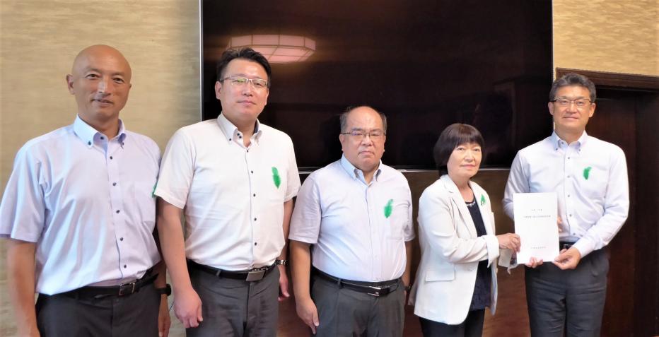 知事提出の様子