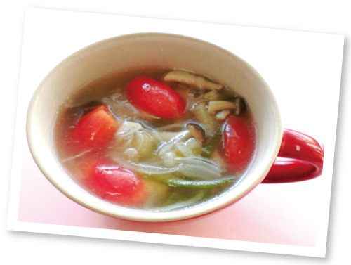 鶏手羽と野菜のスープ