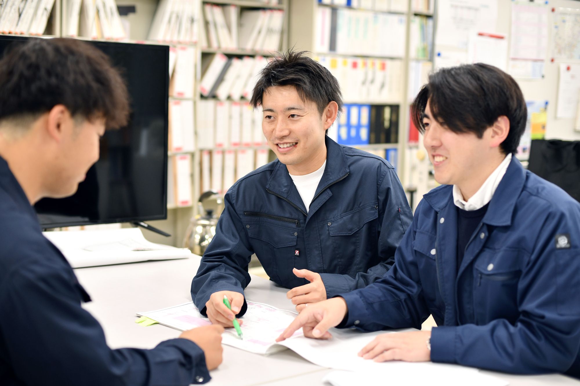 職場の雰囲気 イメージ