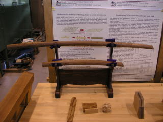 スギ圧密材の木刀の写真