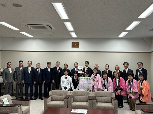 財務省（新川財務事務次官）