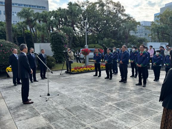 食材配布出発式_2