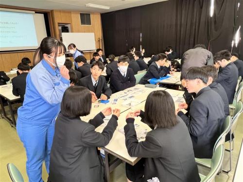 出前授業3：濾過実験の様子