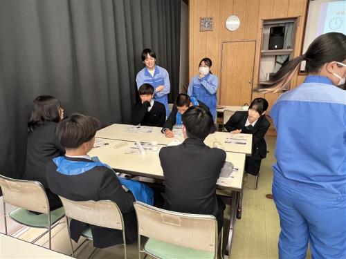 出前授業4：濾過実験の様子