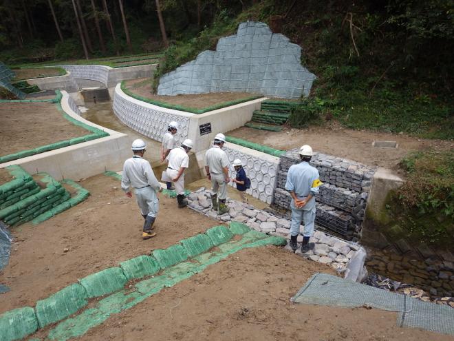 （写真）流路工同行研修