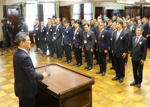 知事訓示の様子の写真