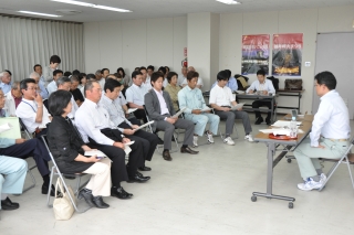 (写真)平成23年度第2回知事とのふれあいフォーラム(こんにちは!河野です)の様子1