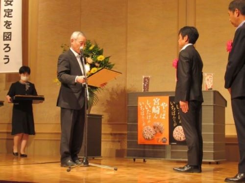 第69回宮崎県乾しいたけ品評会表彰式（賞状授与）